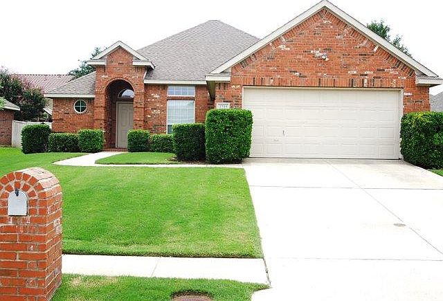 1st image of 2725 Emerald Ln