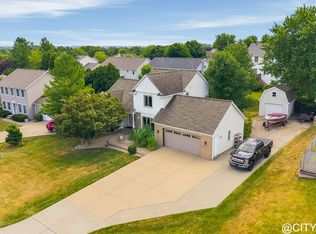 6719 Crown Point Dr, Hudsonville, MI 49426