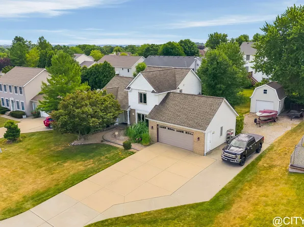6719 Crown Point Dr, Hudsonville, MI 49426