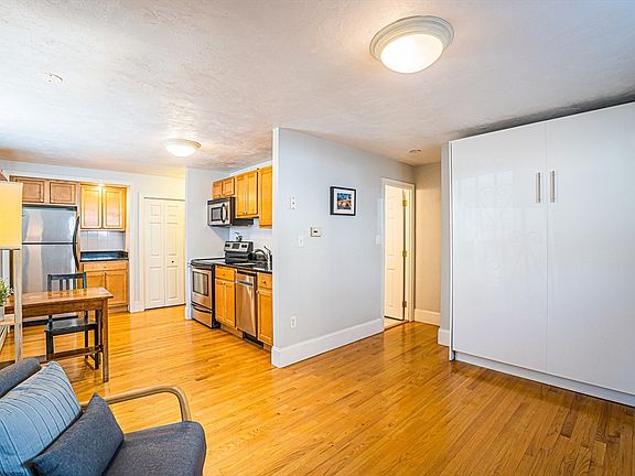 3rd image of 7 Mortimer Pl APT 2