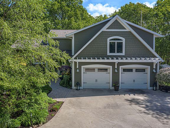 3rd image of 18435 Iroquois Dr