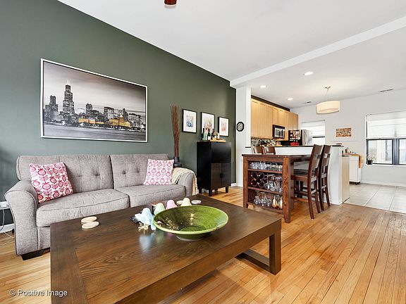 4th image of 5928.5 N Paulina St #3