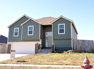 1006 Dagen Ln, Junction City, KS 66441