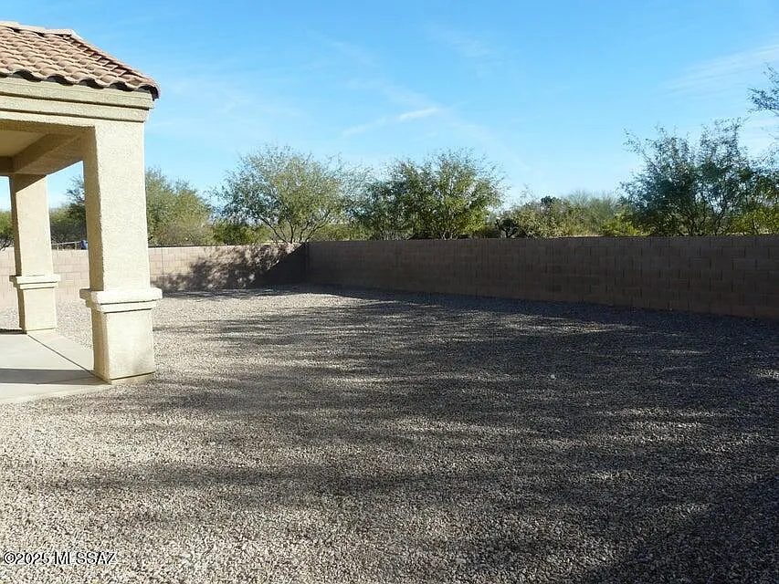 3 bed, 2.0 bath, 1955 sqft, $1,600 — Photo 3