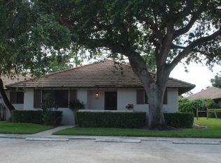 521 Club Dr, Palm Beach Gardens, FL 33418