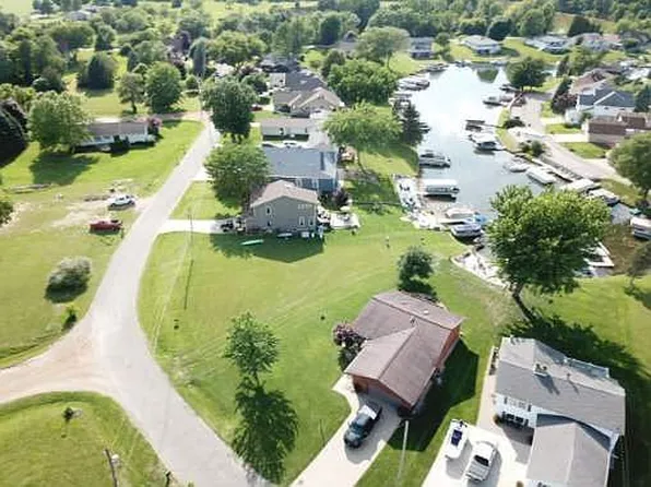 118 N Grand Pointe Dr, Brooklyn, MI 49230