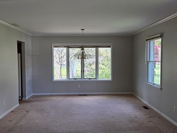 5th image of 628B Begonia St SE
