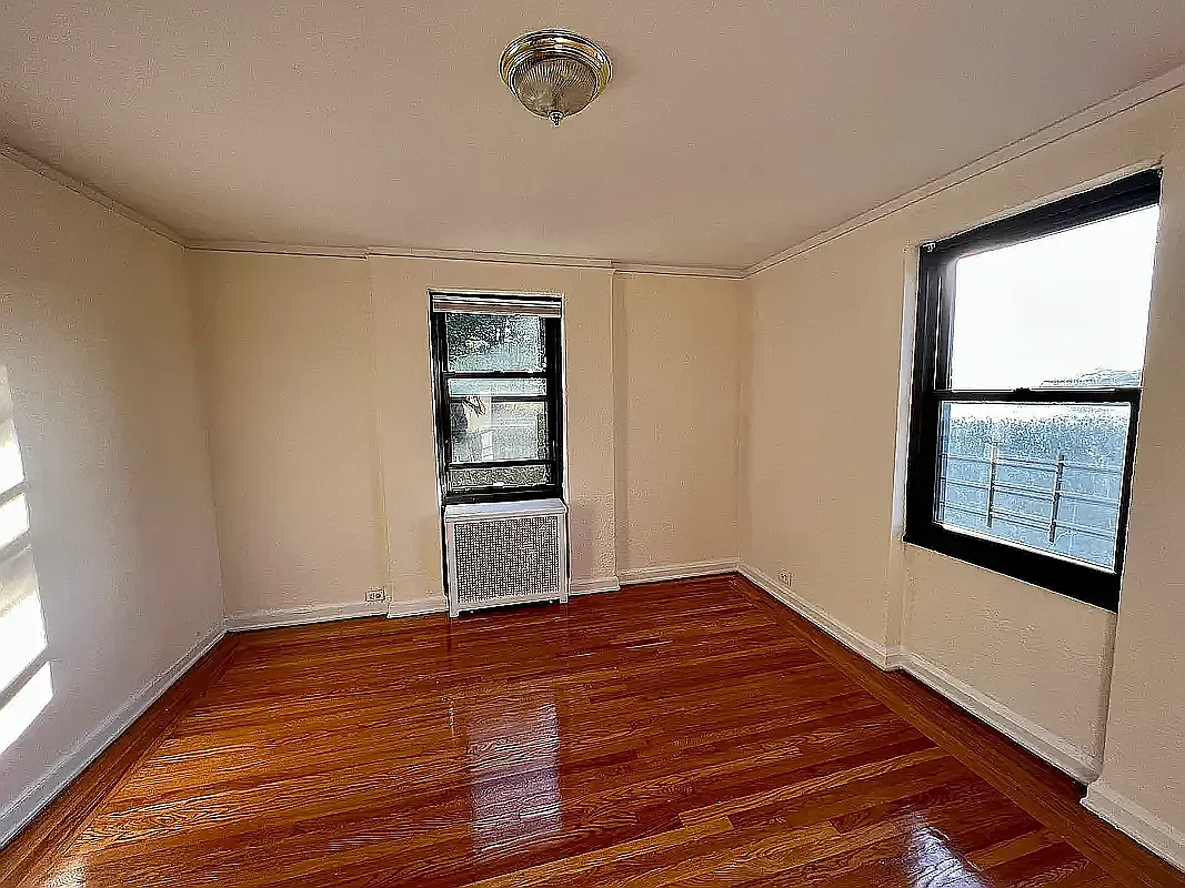 2728 Henry Hudson Pkwy — Photo 3