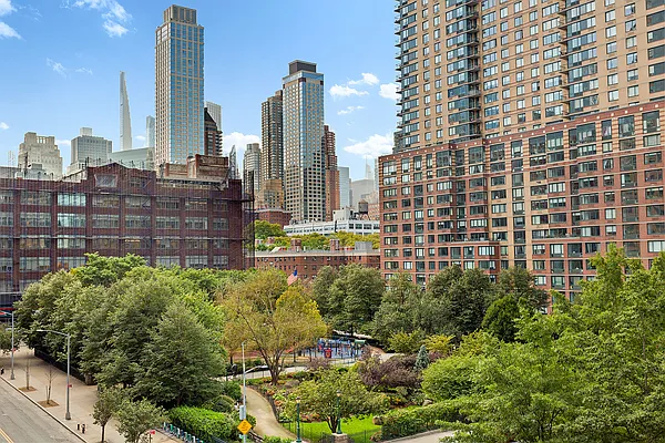 Sold by BLU Real Estate | media 5