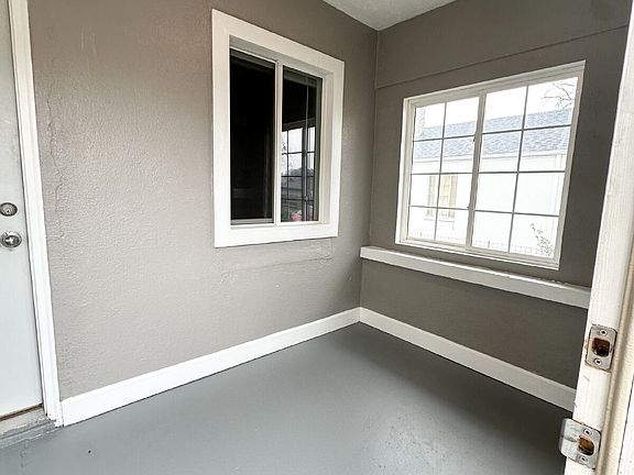 3rd image of 1016 W 22nd St Unit A