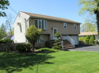 86 Grove Rd, Kings Park, NY 11754