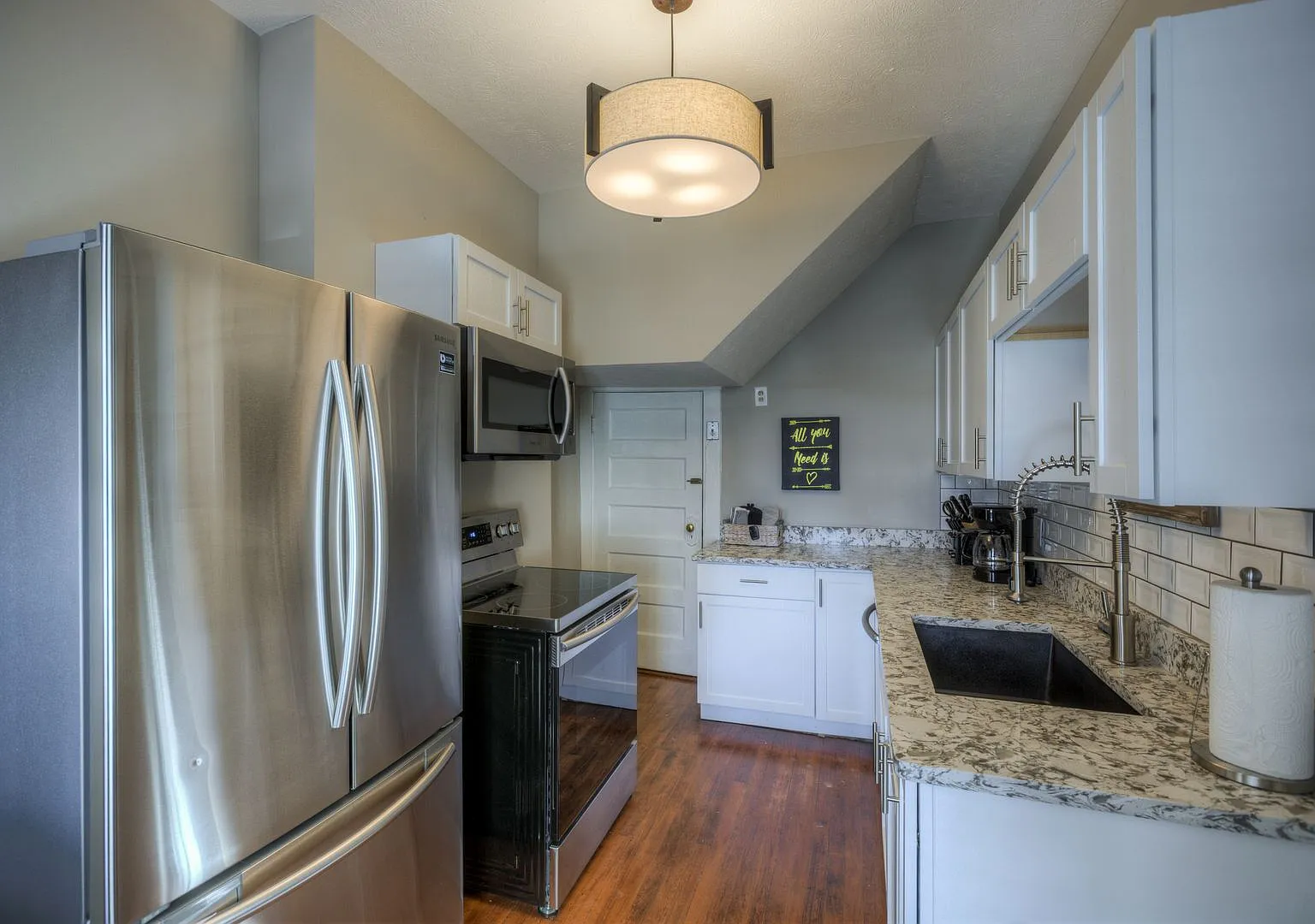 3507 / 3509 / 3511 Dewey Ave Townhomes — Photo 4