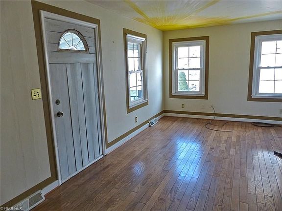 5th image of 27 Blish Ave