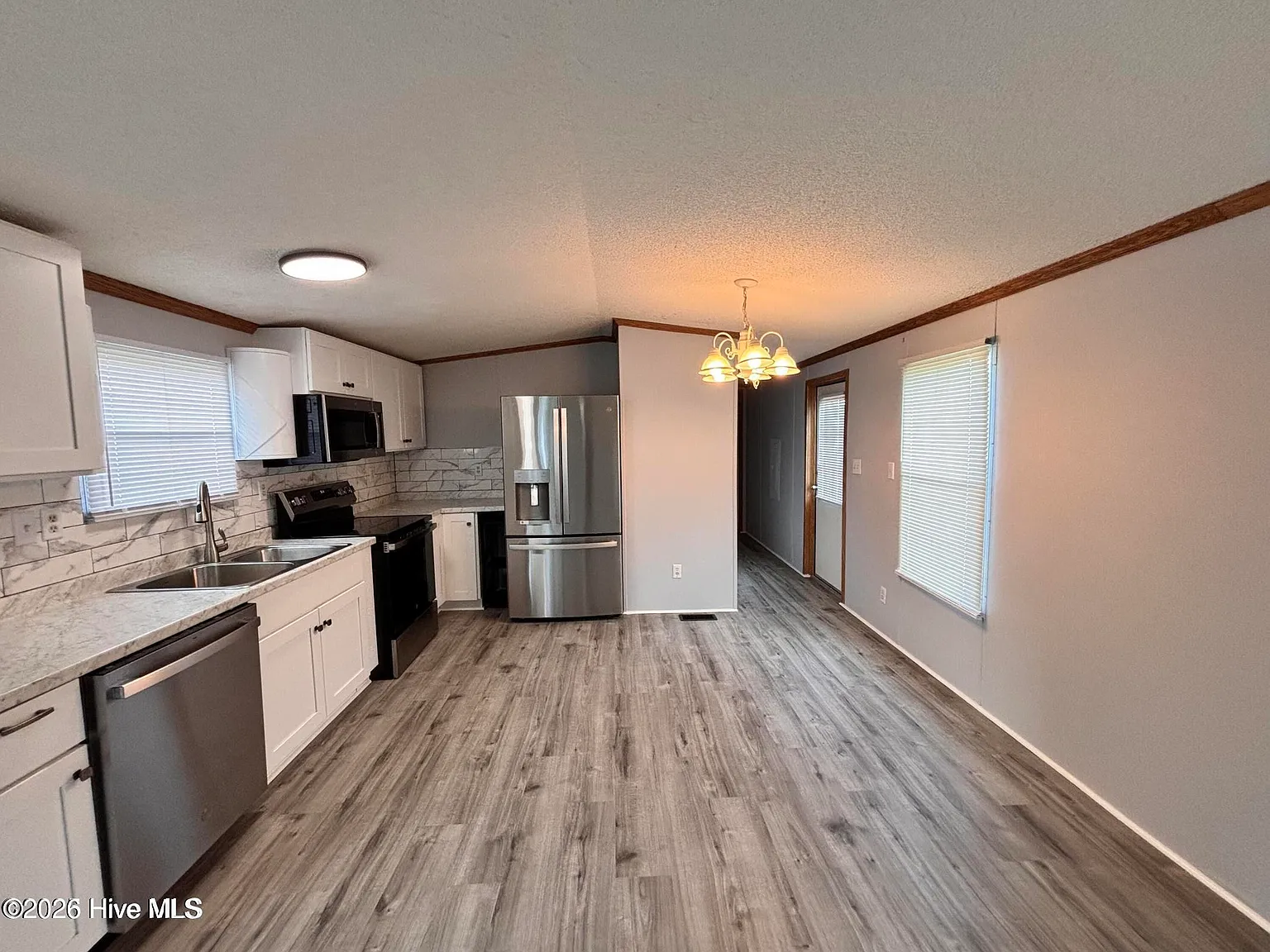 3 bed, 2.0 bath, $1,200 — Photo 3