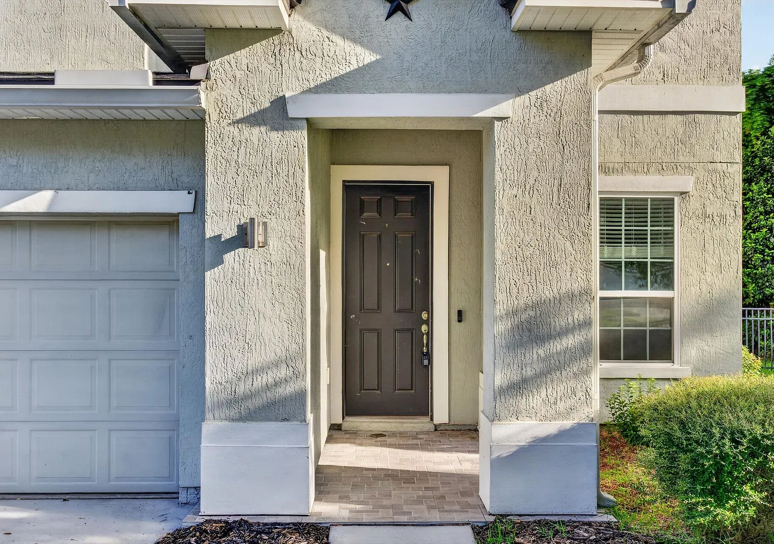 Gorgeous Lake Front Home!! — Photo 4