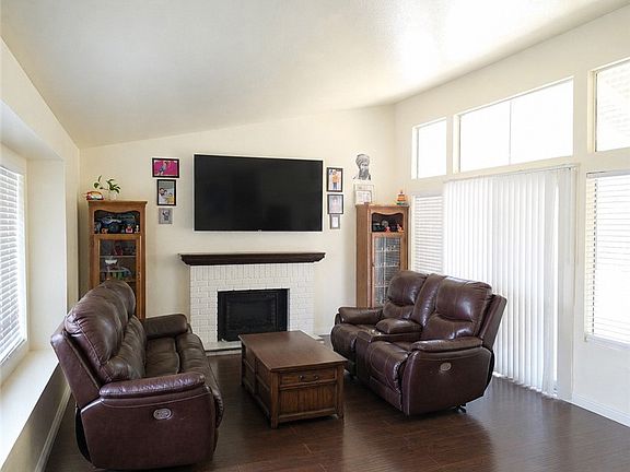 2nd image of 715 N Sutter Ave