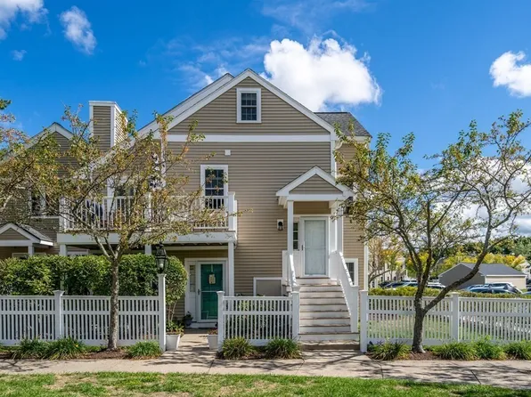 279 Allerton Commons Ln #279, Braintree, MA 02184