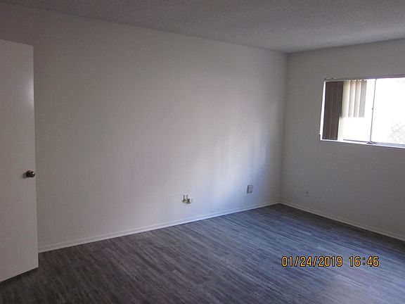 5th image of 12701 Moorpark St APT 105