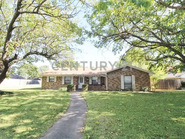 101 Auburn St, Waxahachie, TX 75165