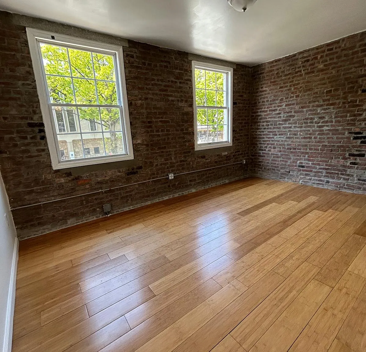 3 bed, 10 sqft, $2,850 — Photo 1