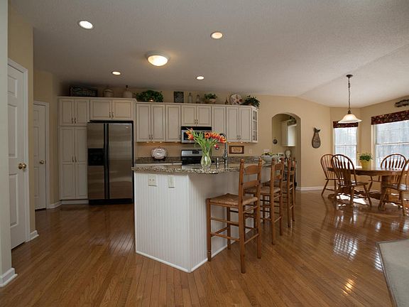 4th image of 4 Quincy Ln