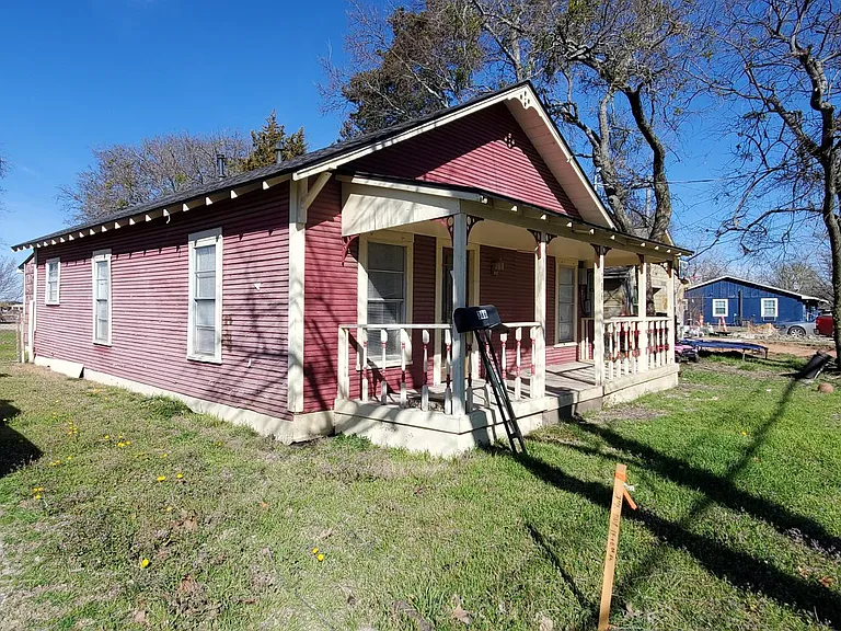 386 Nunnalee Ave — Photo 2