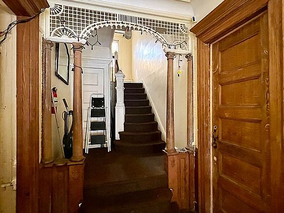 5th image of 351 E 16th St