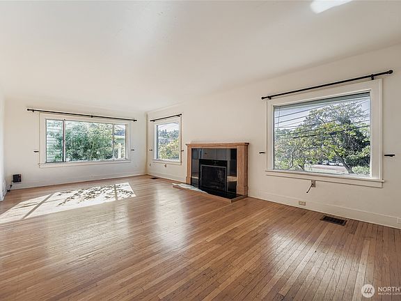 4th image of 2834 30th Avenue S
