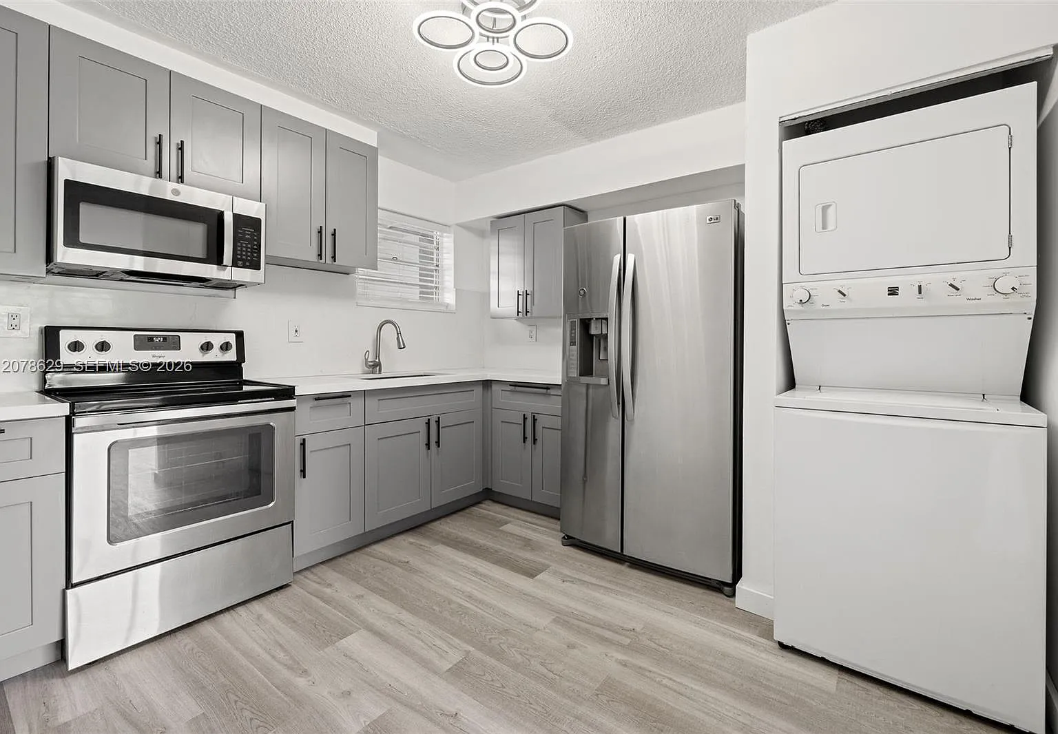 Grove Gardens Condo — Photo 3