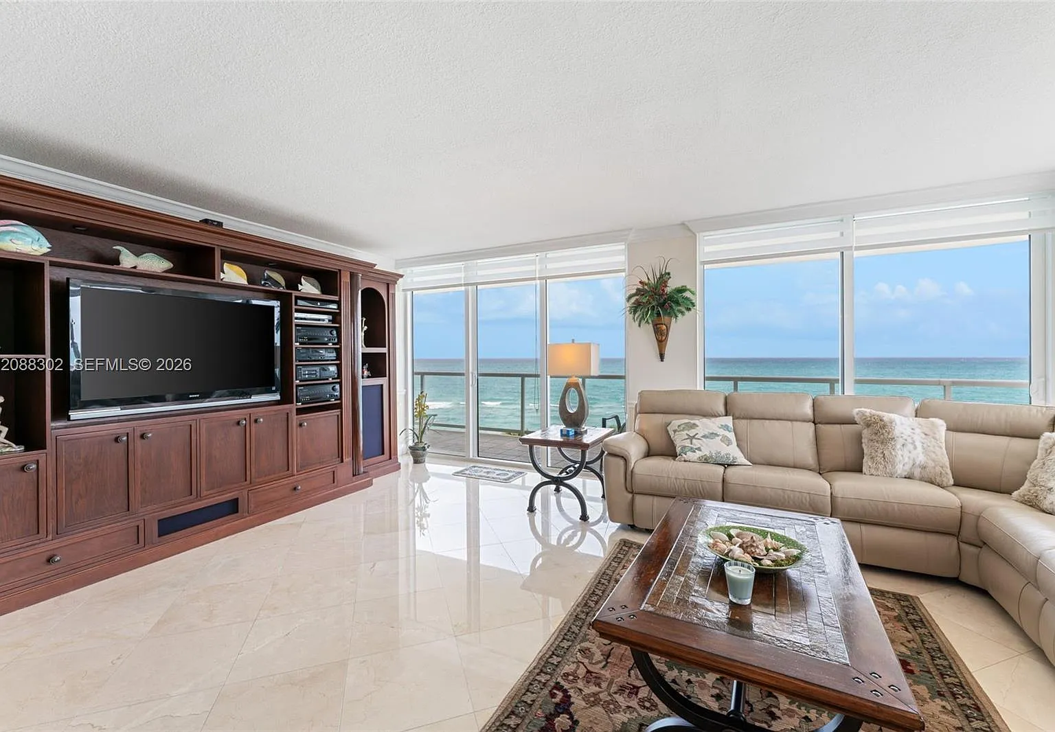 3 bed, 2.5 bath, 2260 sqft, $10,000 — Photo 2
