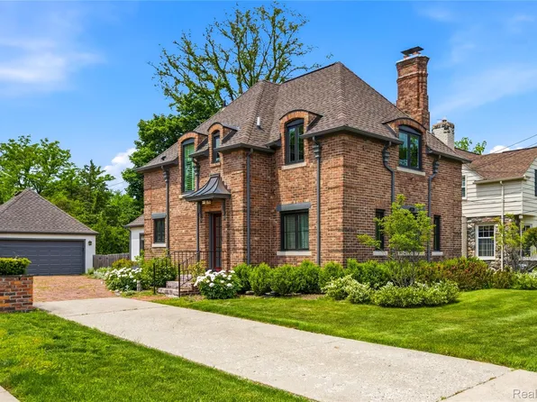 250 Pleasant St, Birmingham, MI 48009