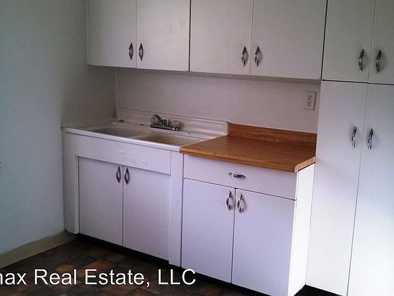 5th image of 491 Lexington Pkwy S APT 6