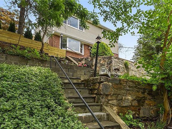 5th image of 132 Russell St