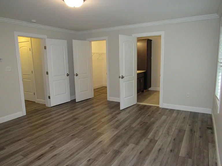 19 Riverside Dr — Photo 14
