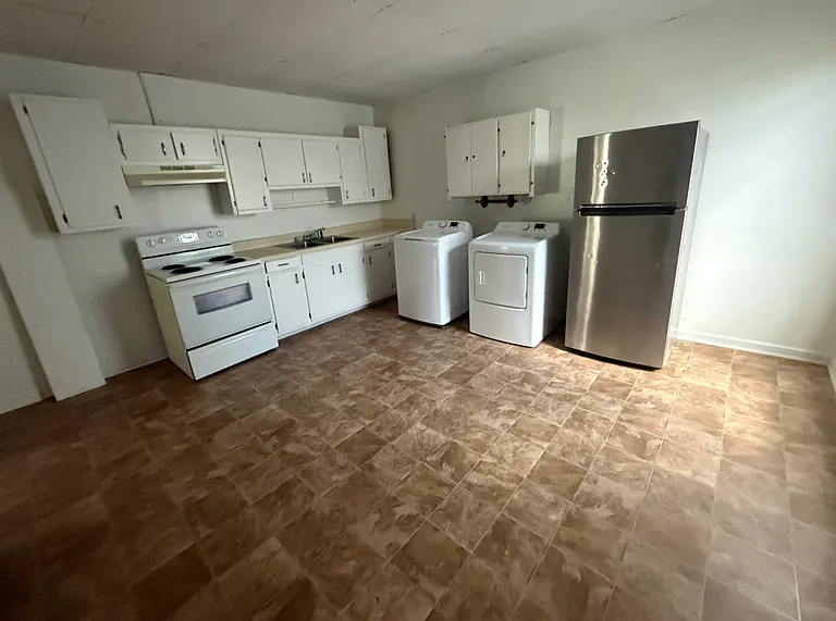 202 Spring St — Photo 4
