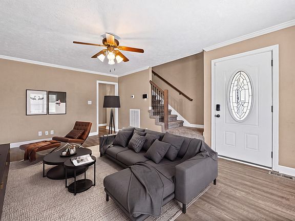 3rd image of 654 Fox Hound Dr