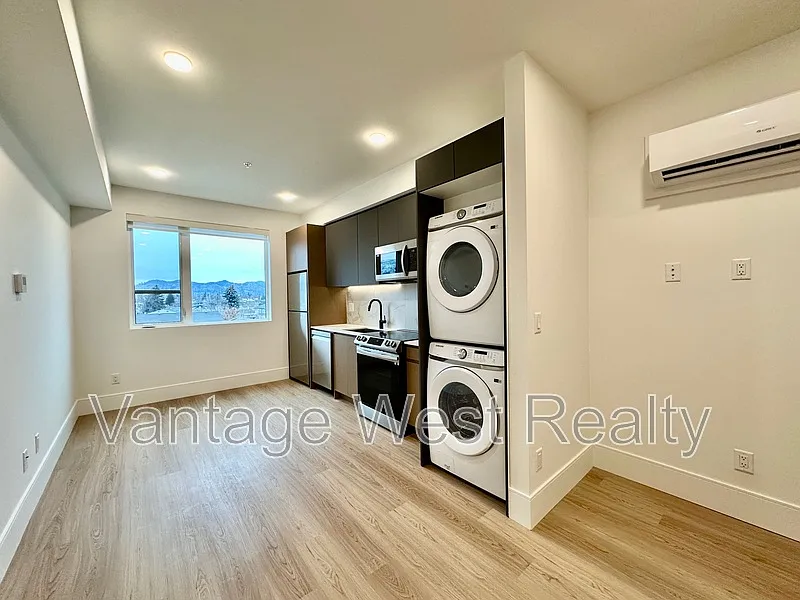 Studio, 1.0 bath, 327 sqft, $1,350 — Photo 4