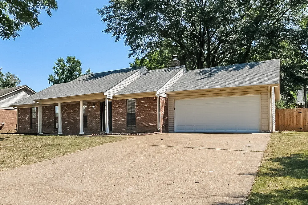 3 bed, 2.0 bath, 1320 sqft, $1,770 — Photo 4