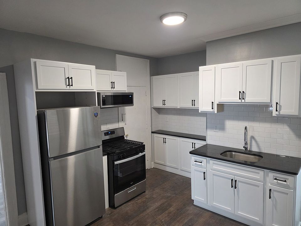 1st image of 105 Lakeview Ave APT 3