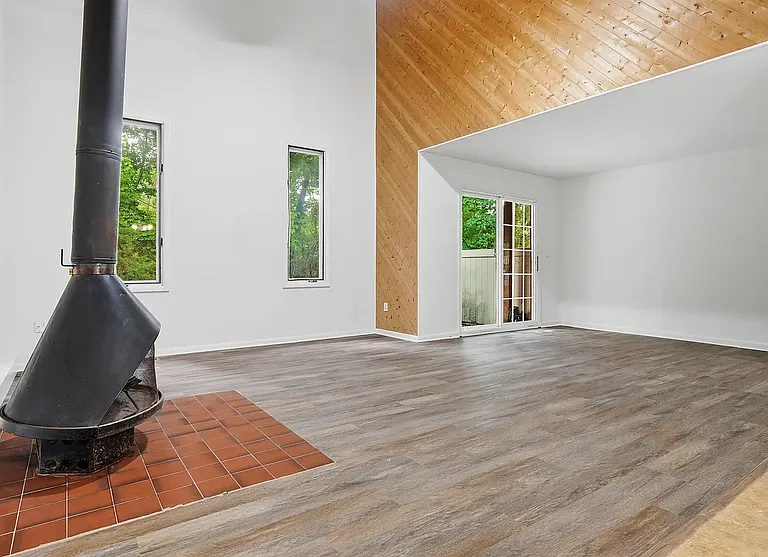 307 Cutty Ct — Photo 10