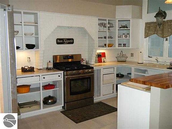 4th image of 383 Knollwood Dr