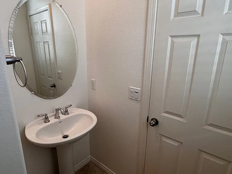 715 Nile River Dr — Photo 17