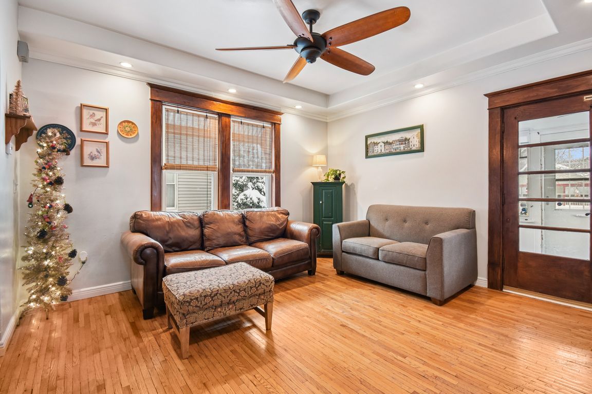 next background image