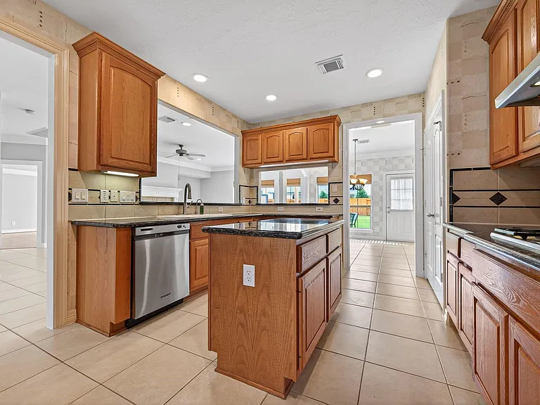 2315 Vinemead Ct — Photo 10