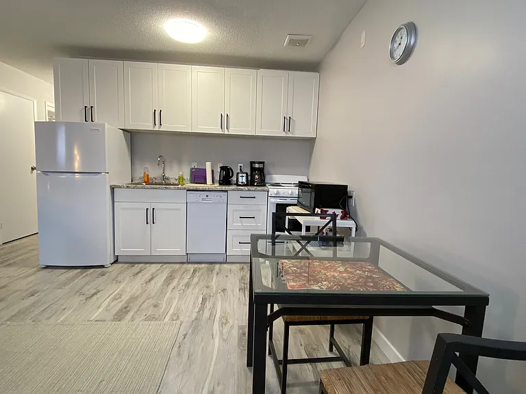 284 Notre Dame St #4 — Photo 2