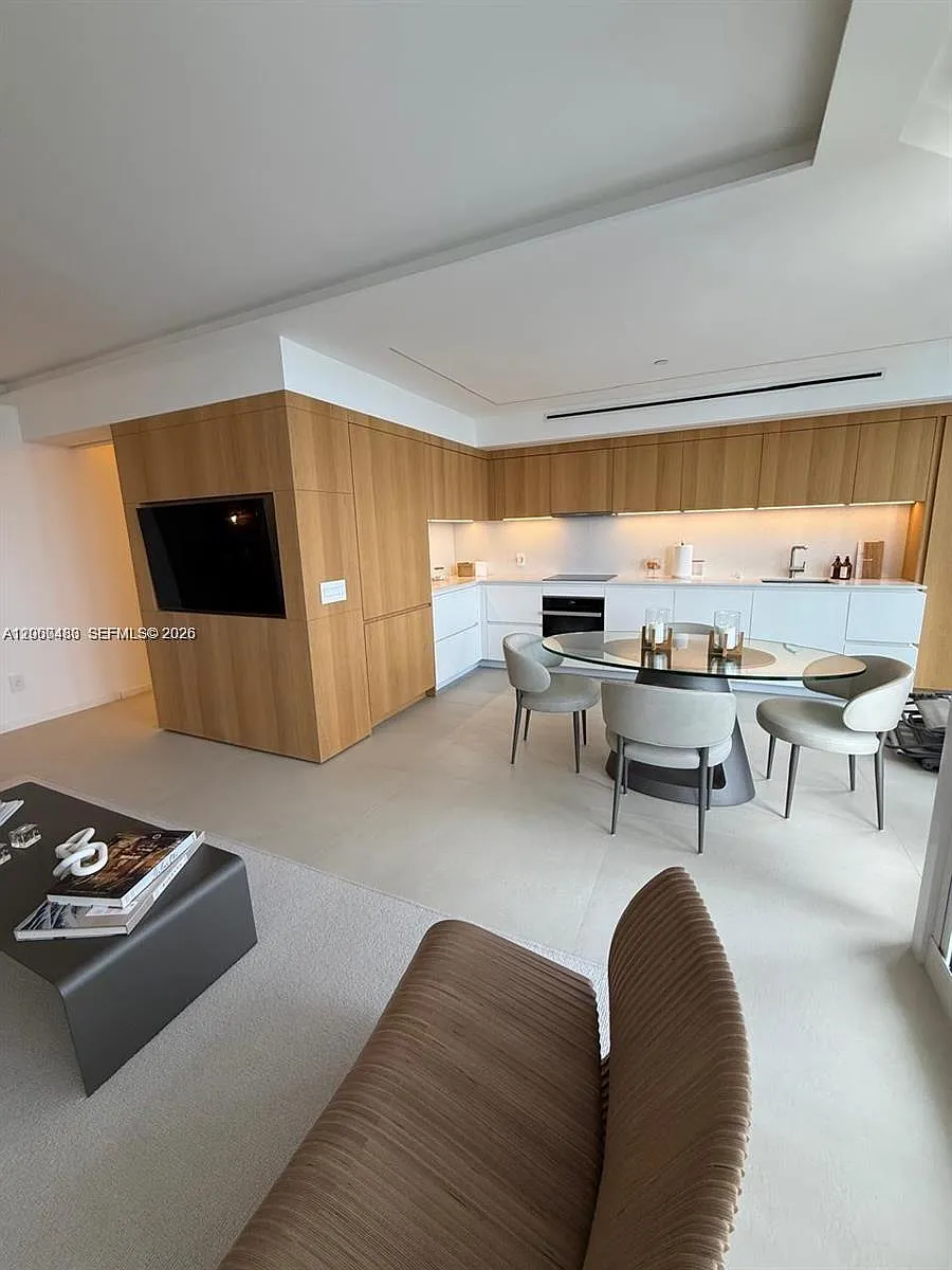 Building Photo - 4775 Collins Ave #3706