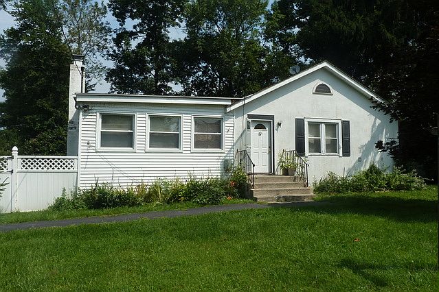 1st image of 22 Clubhouse Dr