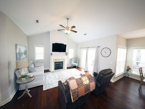 5th image of 326-1 Hidden Creek Cir