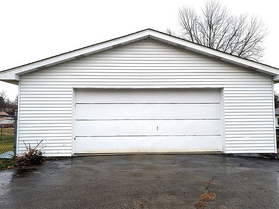 5th image of 752 Crawford Rd