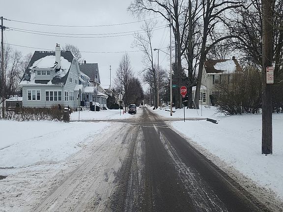 4th image of 3845 Glenwood Rd